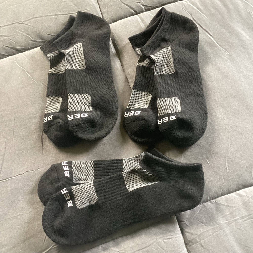 BERING Women's Athletic Low Ankle Cushion Socks Black Fits 6-9 Never Worn 3 Pair